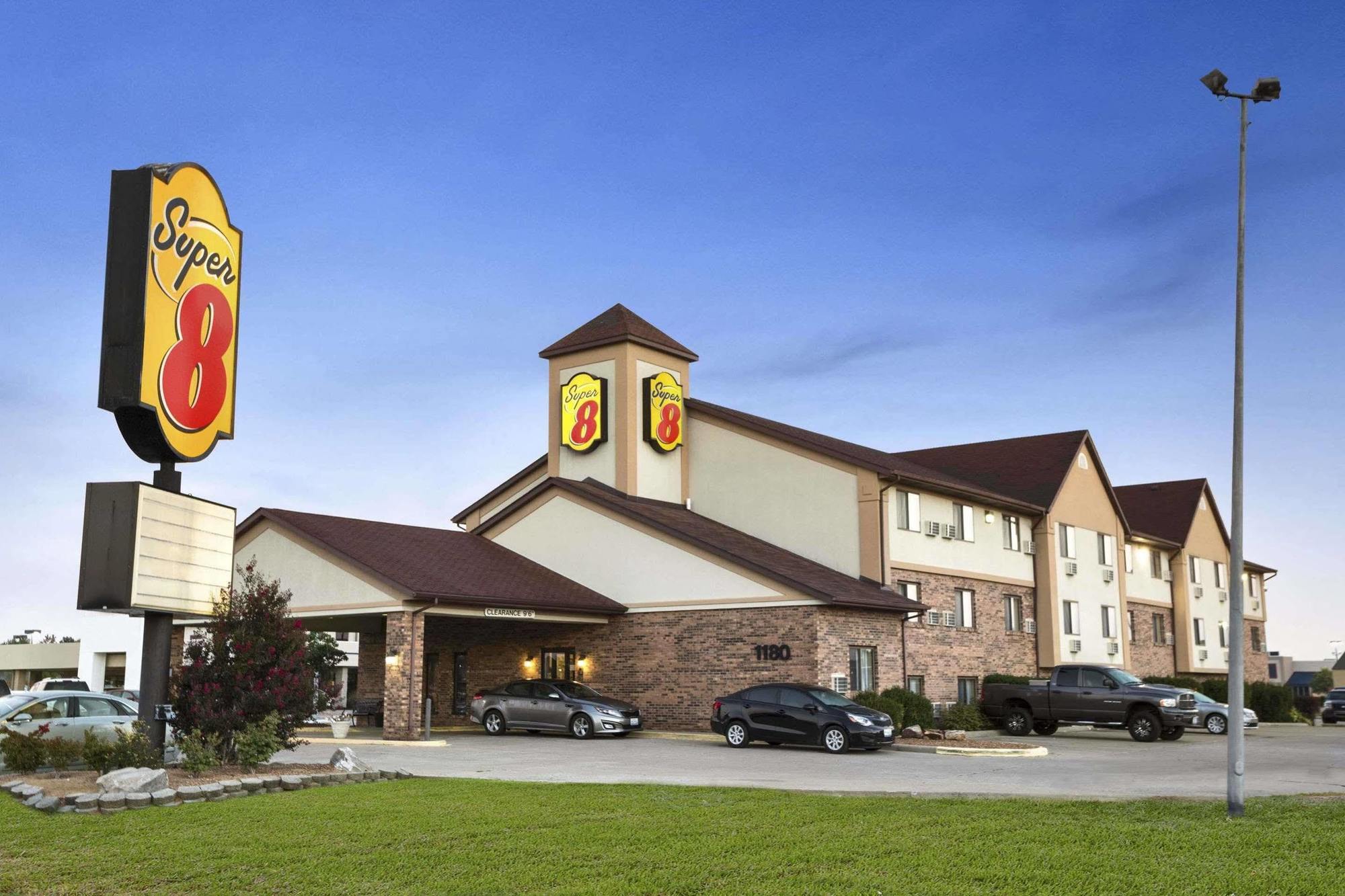 Super 8 By Wyndham Carbondale Motel Exterior photo